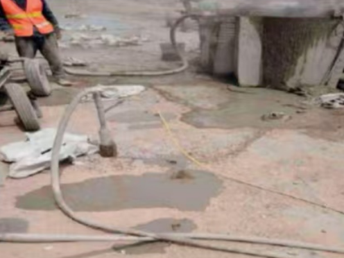 仁兴镇水泥混凝土路面板底注浆技术 路面脱空注浆整治方案