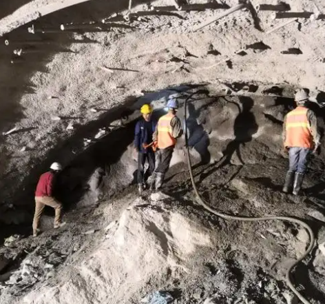 仁兴镇拱顶带模注浆料的施工流程及注意事项